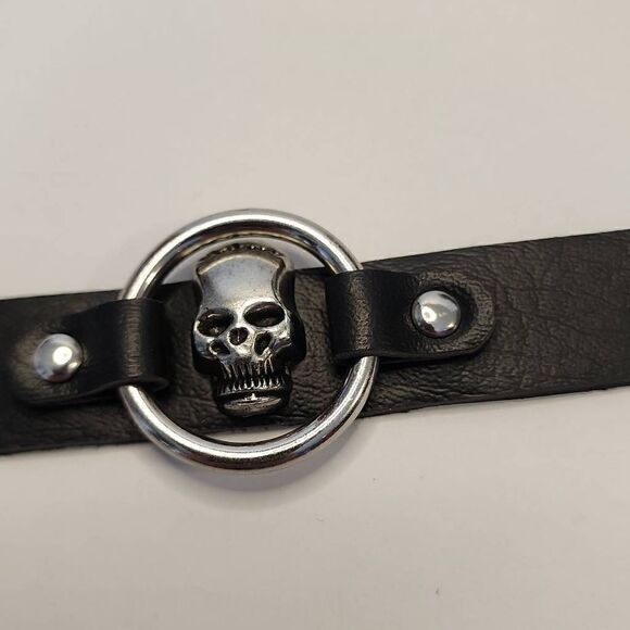 NWT Faux Black Leather Cuff with Silver Skull and Snap Closure - Picture 2 of 7
